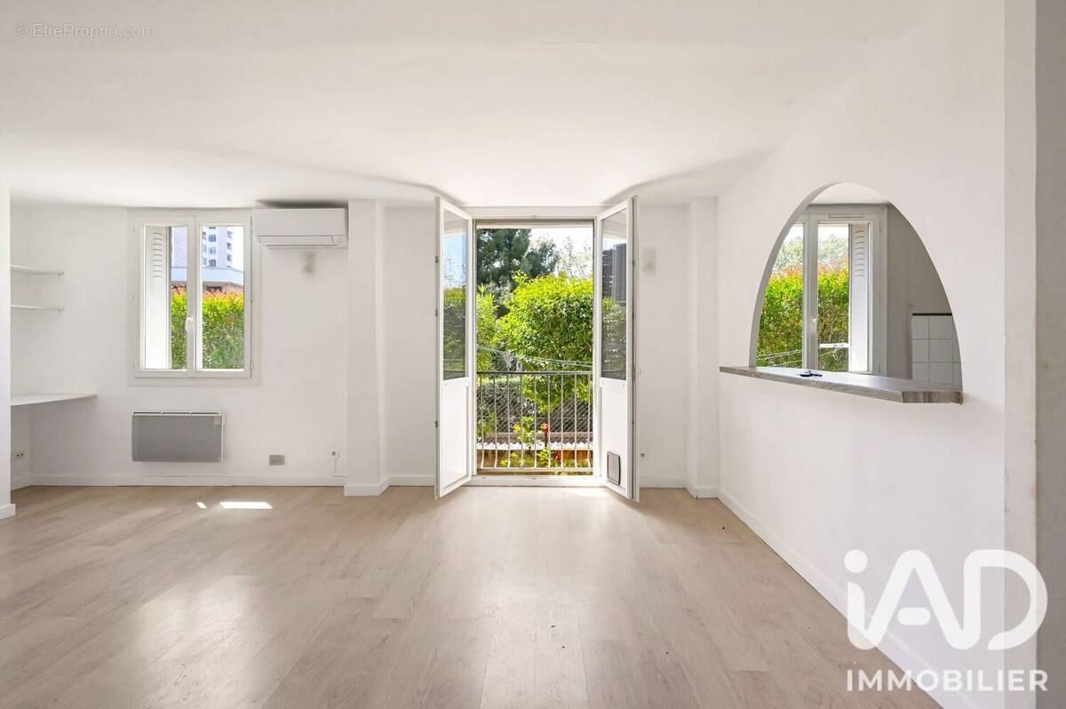 Photo 1 - Appartement à MARSEILLE-9E
