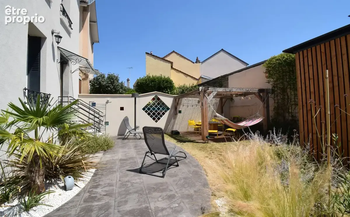 À VENDRE - Maison de ville rénovée quartier des Graves à Vichy - photo 11