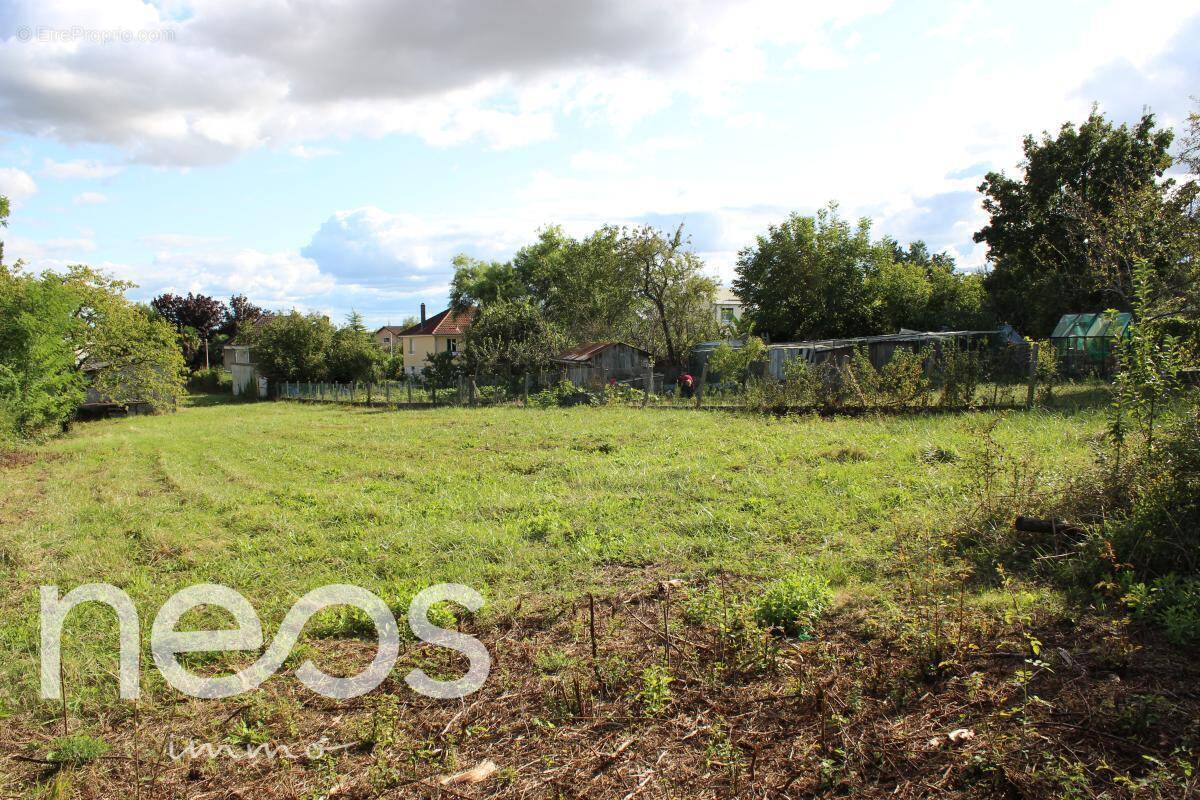 Terrain 2185 m² à Saint-Doulchard  - photo 2