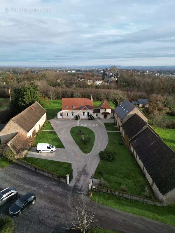 Maison à DOMPIERRE-SUR-BESBRE