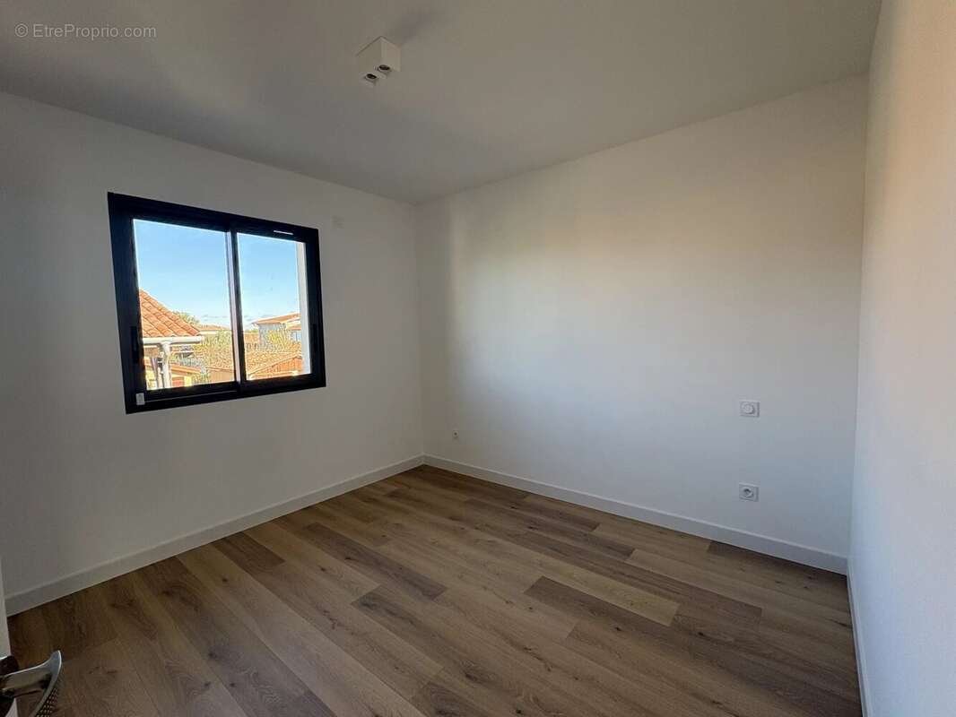 Maison à SAINT-CLAR-DE-RIVIERE