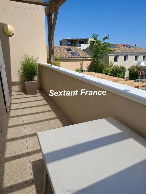 Exclusivite - t2 d'env. 31 m² meublé pour 4 couchages avec terrasse et parking. - photo 3