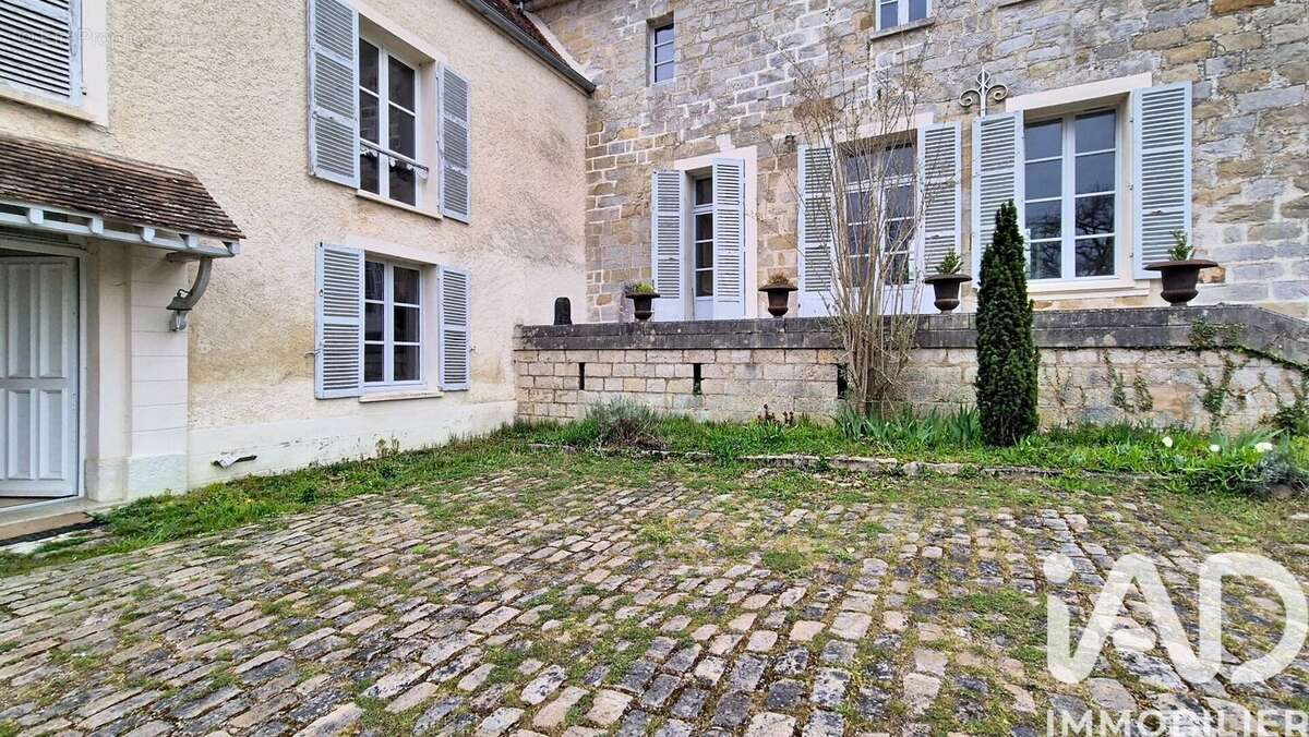 Maison 482 m² à Balloy  - photo 4