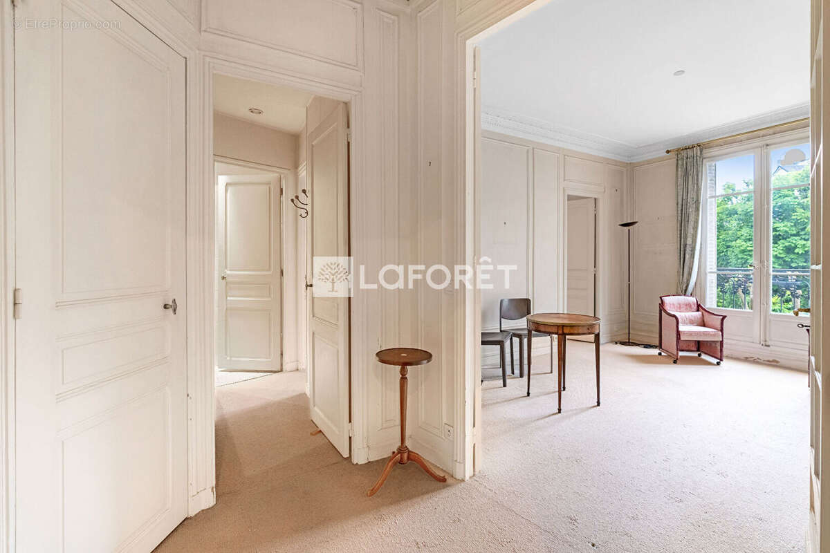 Appartement à PARIS-16E