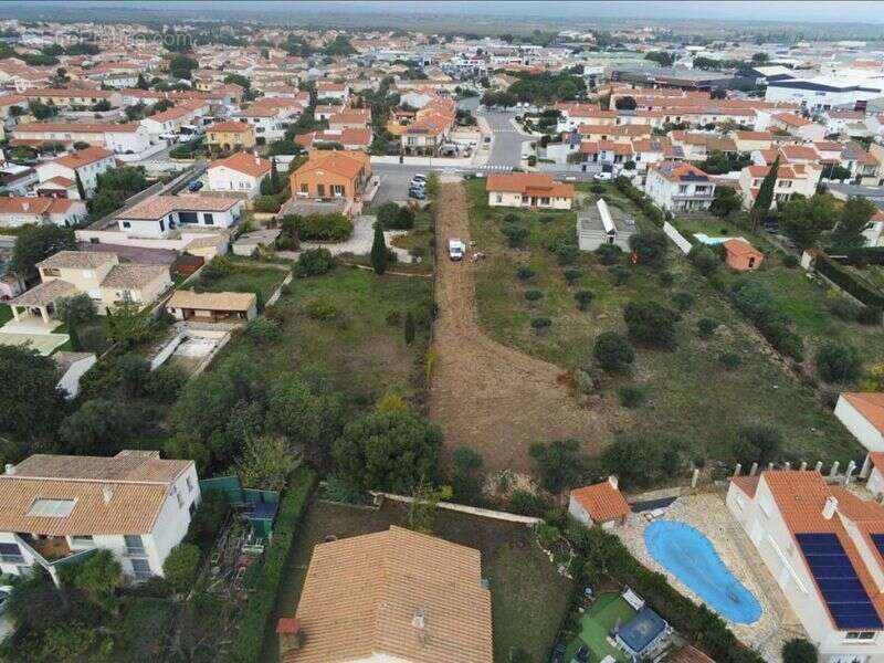 Terrain 614 m² à Saint-Esteve  - photo 2