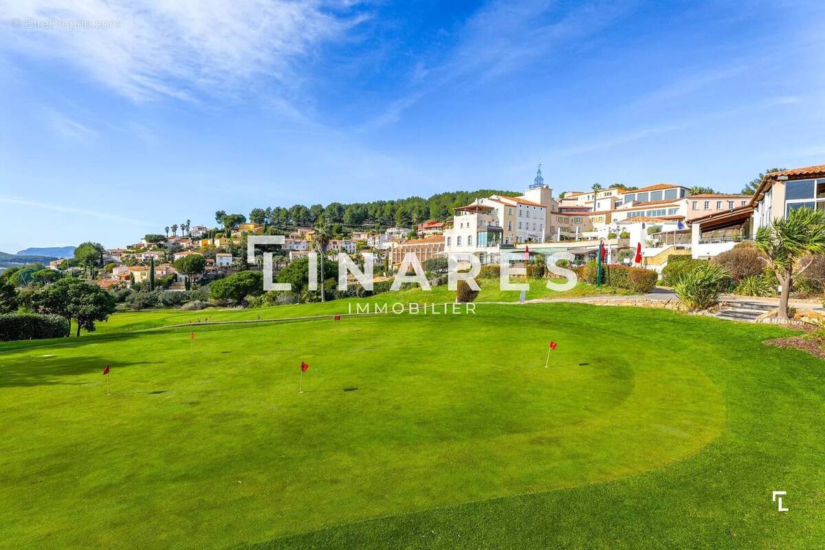 Maison à SAINT-CYR-SUR-MER