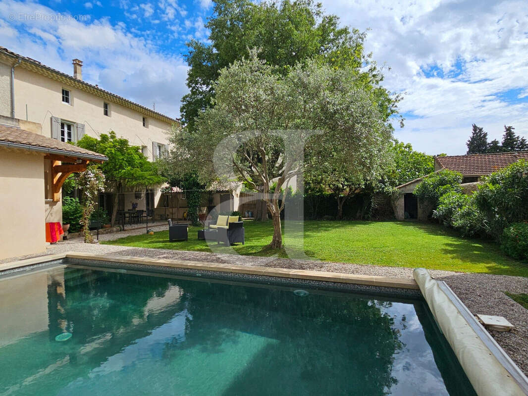 Maison à SAINTE-CECILE-LES-VIGNES