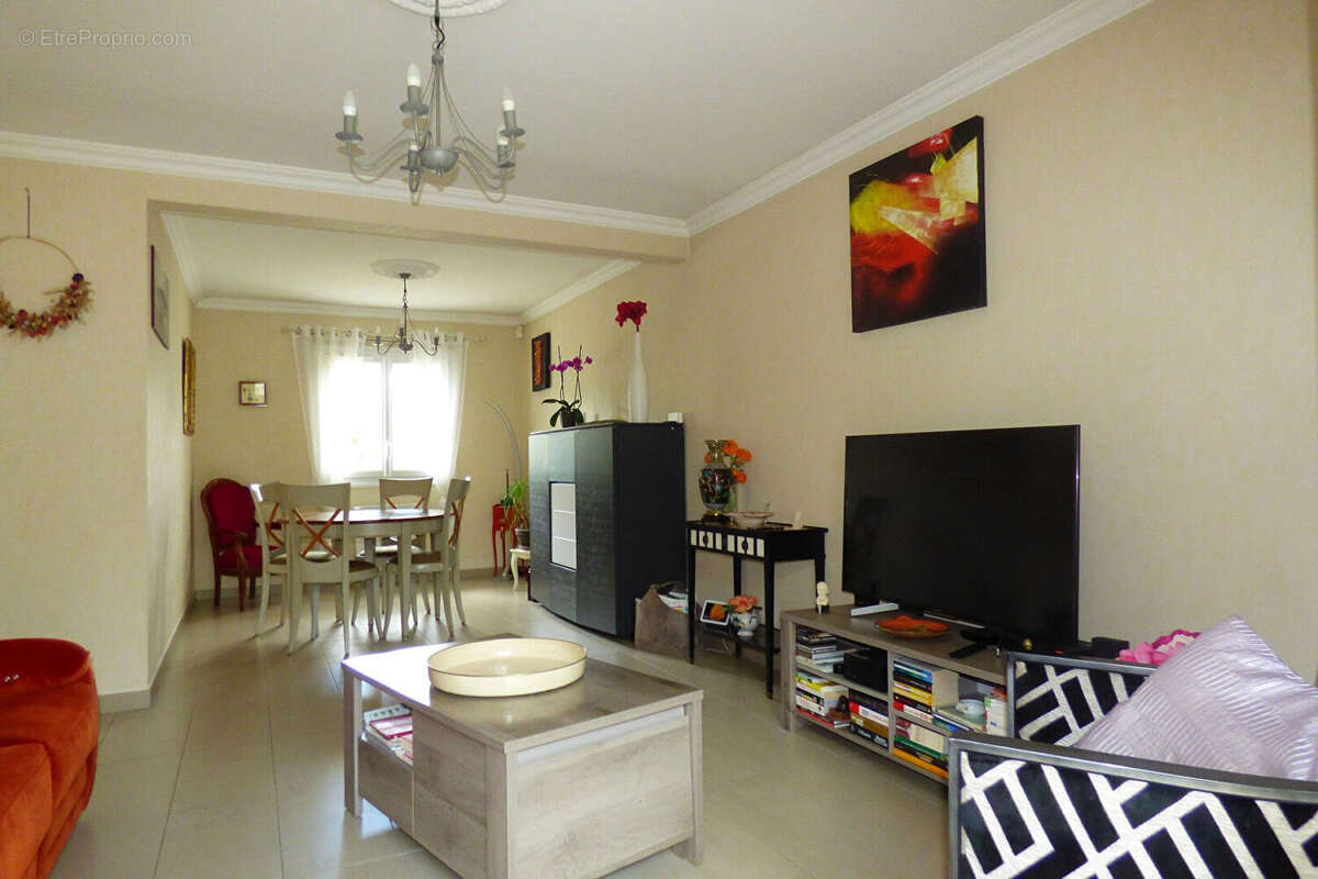 Maison à MONTREUIL-JUIGNE