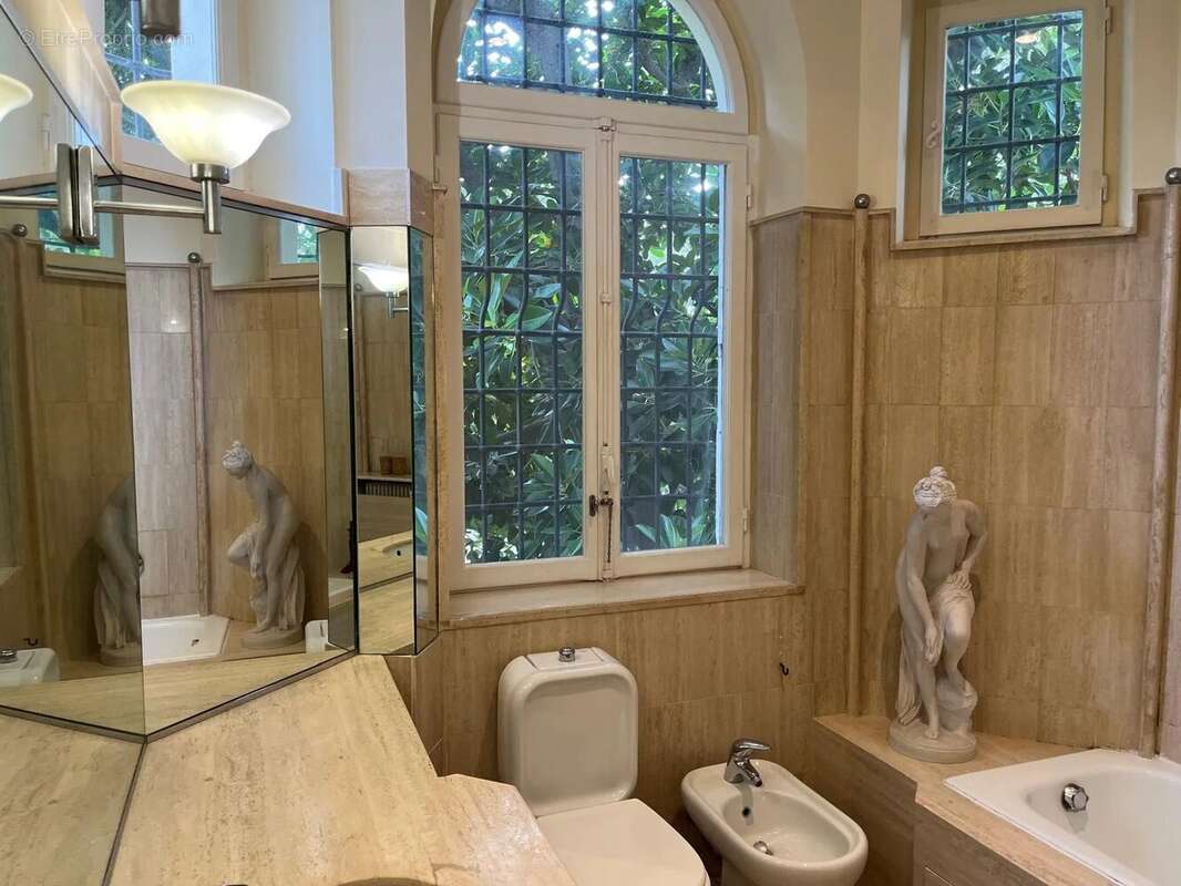 Appartement à ROQUEBRUNE-CAP-MARTIN