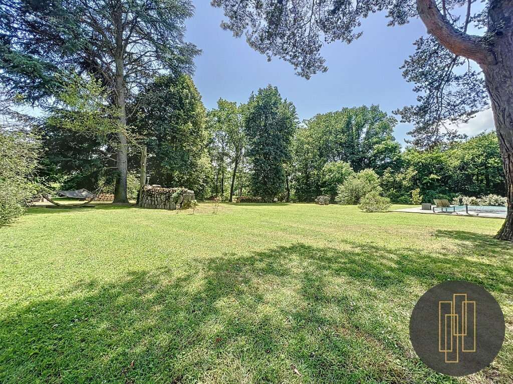 Proche VILLEFRANCHE  propriété de 250 m2 sur un parc de 2 600 m2 - photo 2