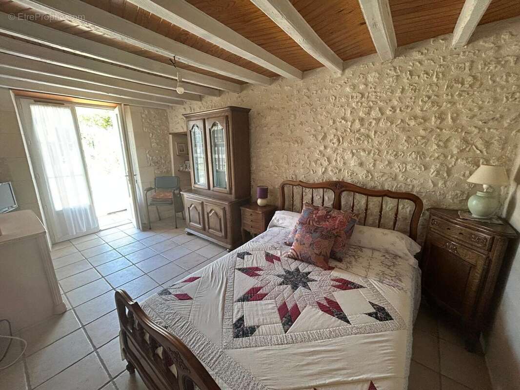 Maison 163 m² à Saint-Ciers-Du-Taillon  - photo 7