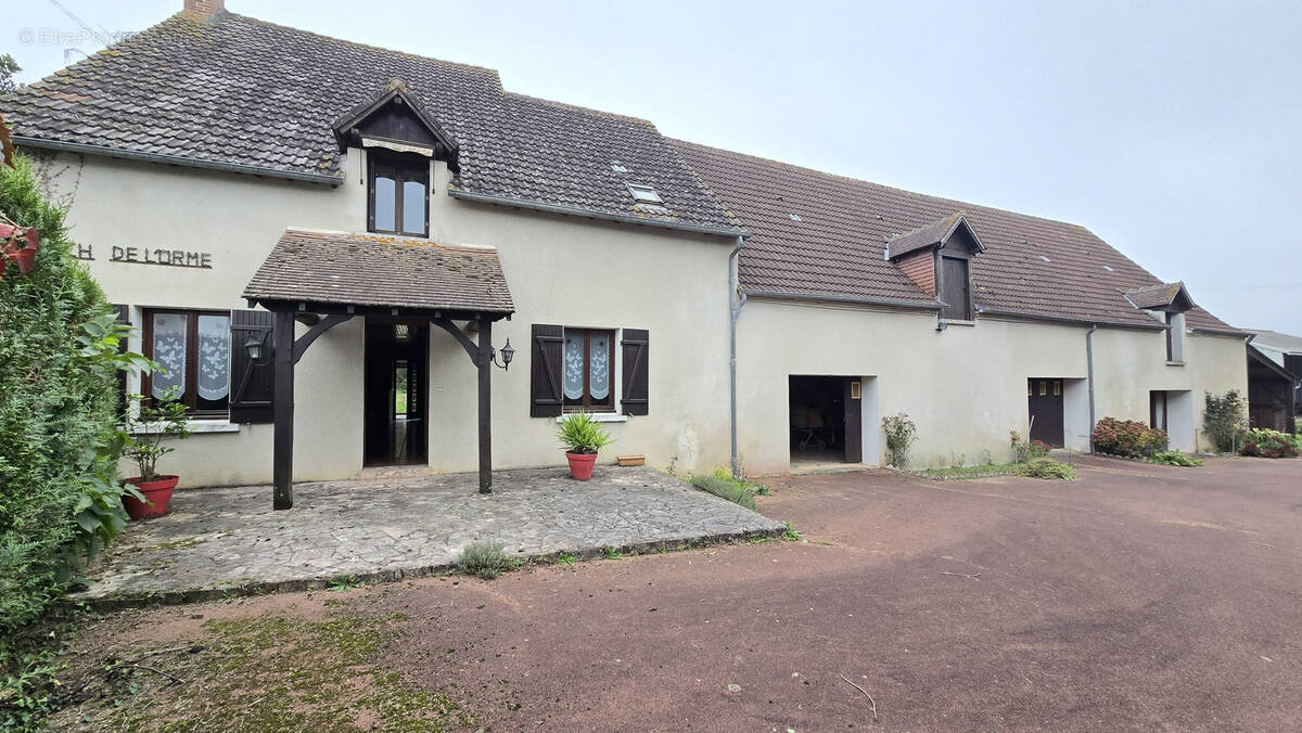 Maison à DUN-LE-POELIER