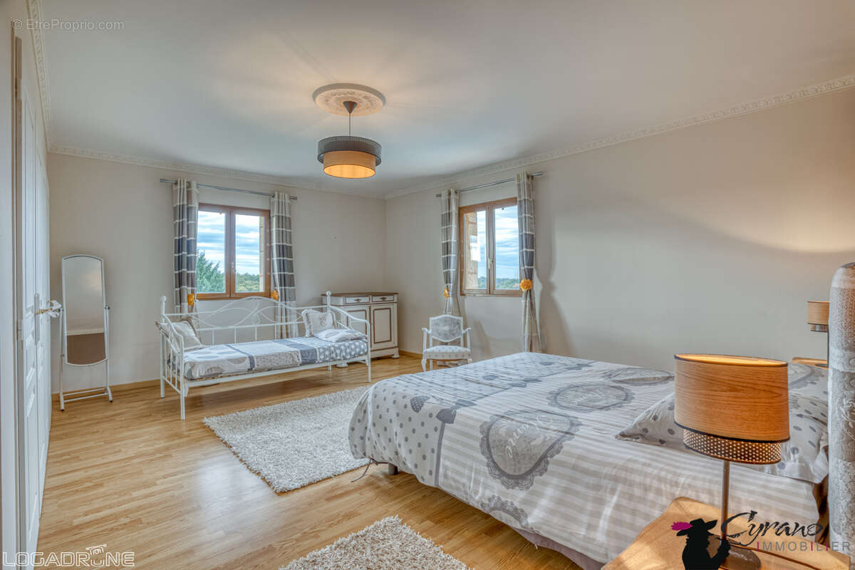 Maison à LIORAC-SUR-LOUYRE