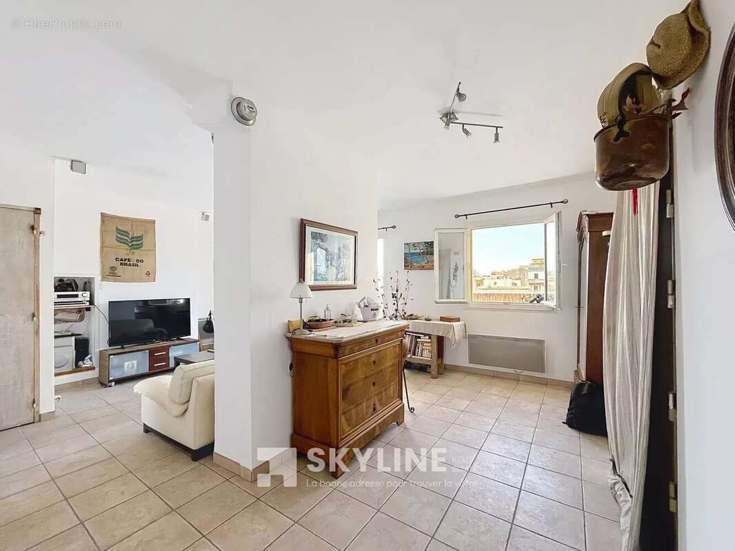 Appartement à MARSEILLE-4E