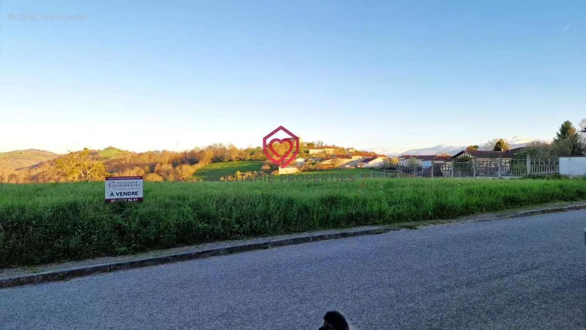 Terrain à SALIES-DU-SALAT
