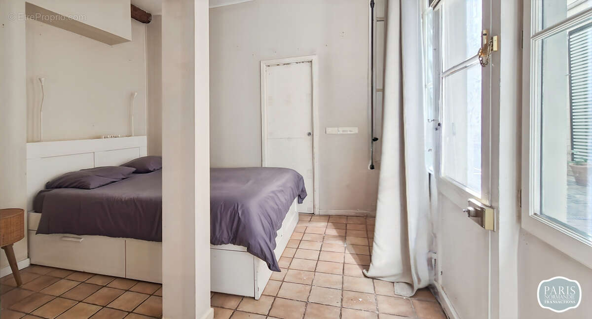 Appartement à PARIS-1E