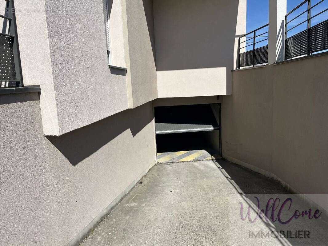 Parking à LA BIOLLE