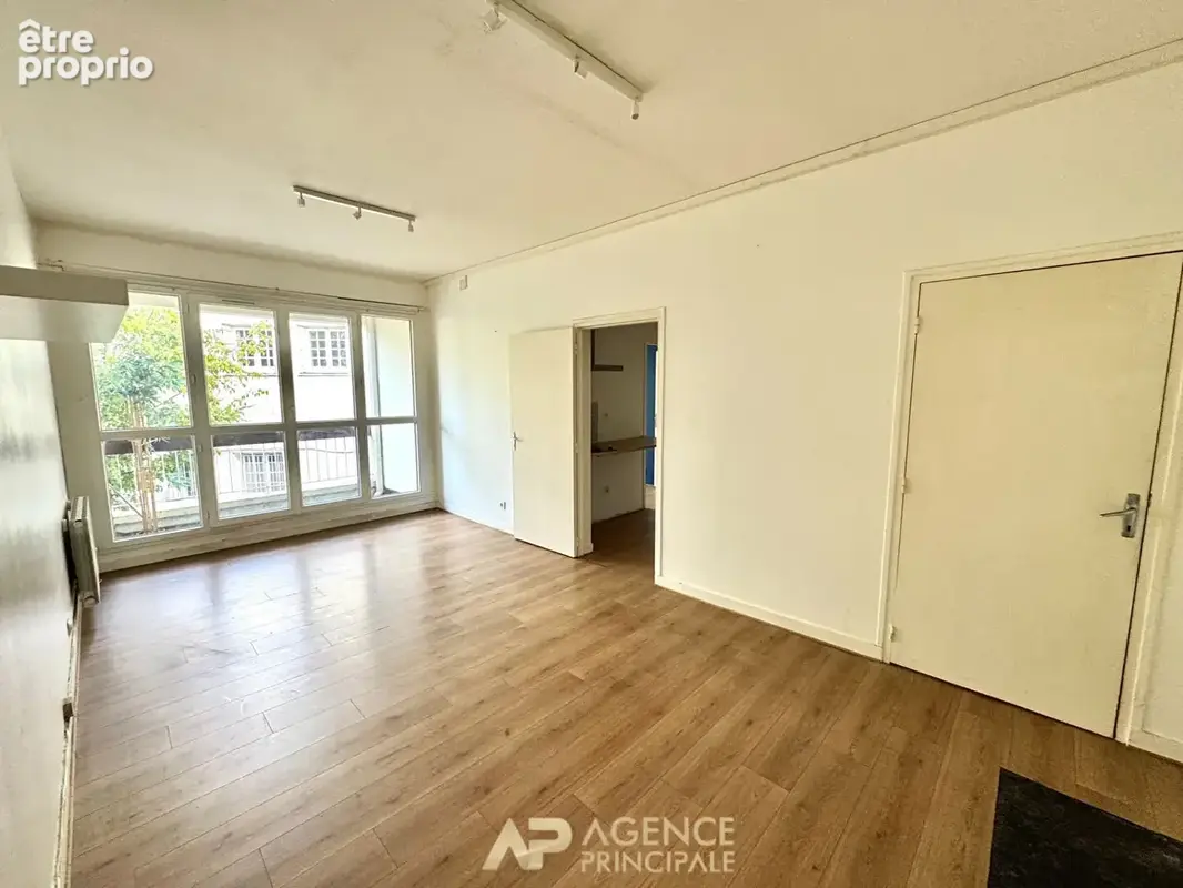 Appartement  - Type 2 - Hyper-centre (port) - 39m2 - Loggia - Ascenseur - photo 2