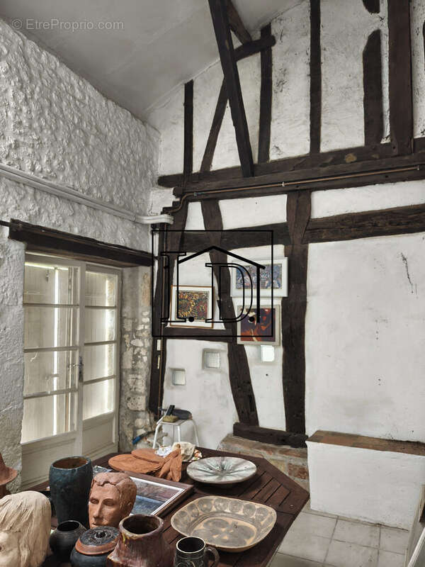 Salle Atelier  / showroom RDC - Maison à MOUSTIER