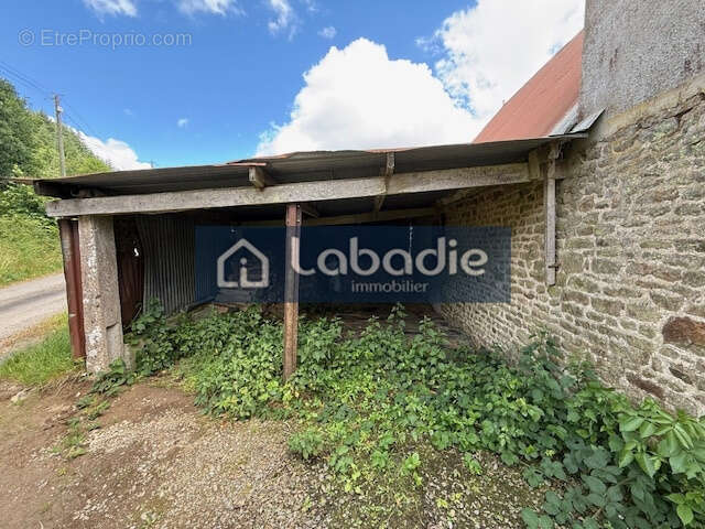 Au calme, à la campagne, maison en pierres à rénover, terrain de 800m2. - photo 8