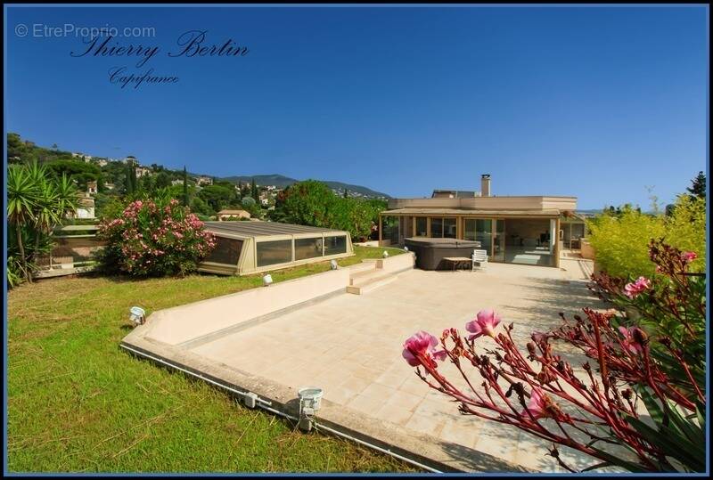 Appartement à MANDELIEU-LA-NAPOULE