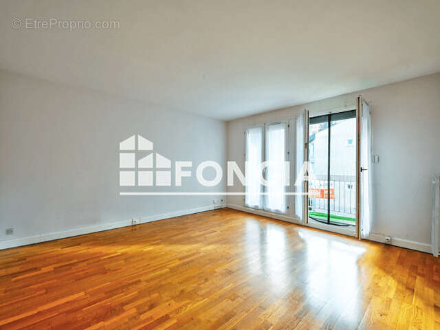 Appartement à FONTENAY-LE-FLEURY