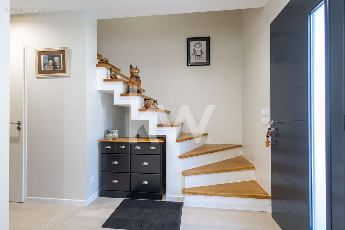 Maison 115 m² à Saint-Denis-De-L'hotel  - photo 3