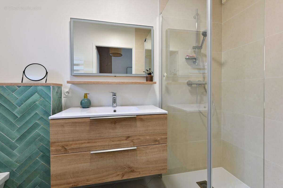 Maison à GREZIEU-LA-VARENNE