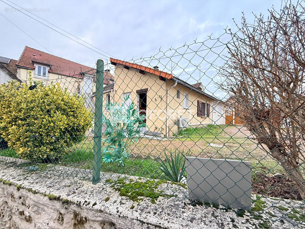 Appartement à JUZIERS