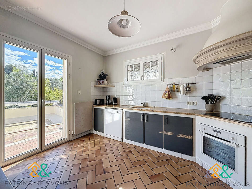 Maison 250 m² à Beaucaire  - photo 6