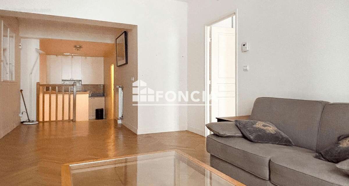 Appartement à PARIS-17E