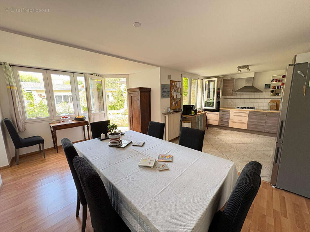 Maison à MAURECOURT