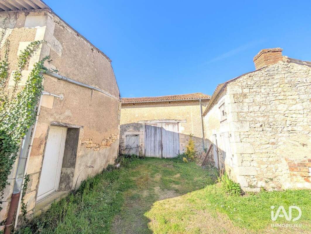 Photo 2 - Maison à CIVAUX
