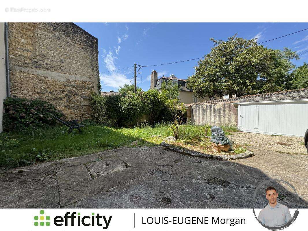 Maison 125 m² à Couhe  - photo 2