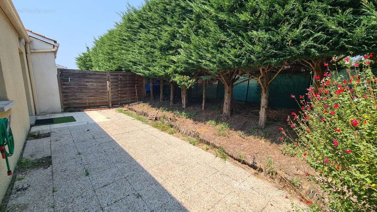 Maison À Vendre à Saint André de Cubzac Proche centre et commerces - photo 9