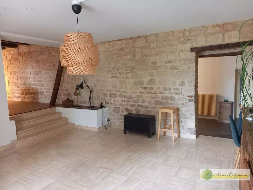 Maison à SAINT-AMANT-DE-BOIXE