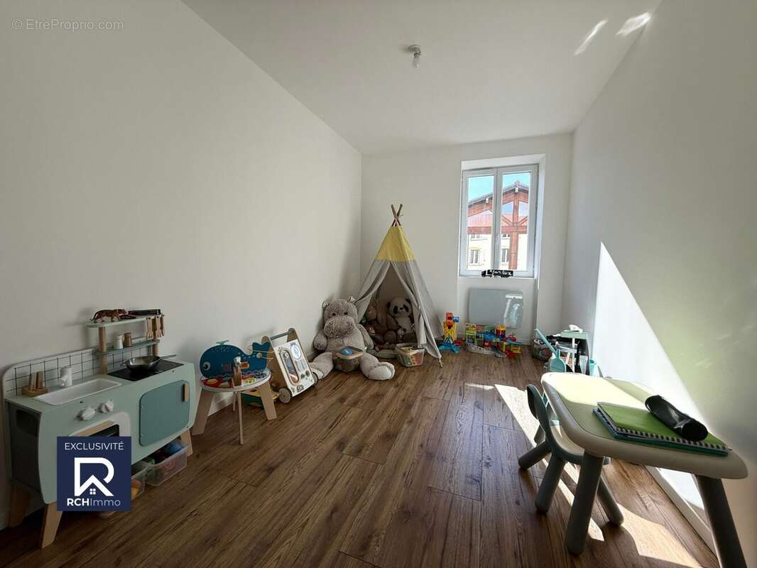 Maison à EYZIN-PINET