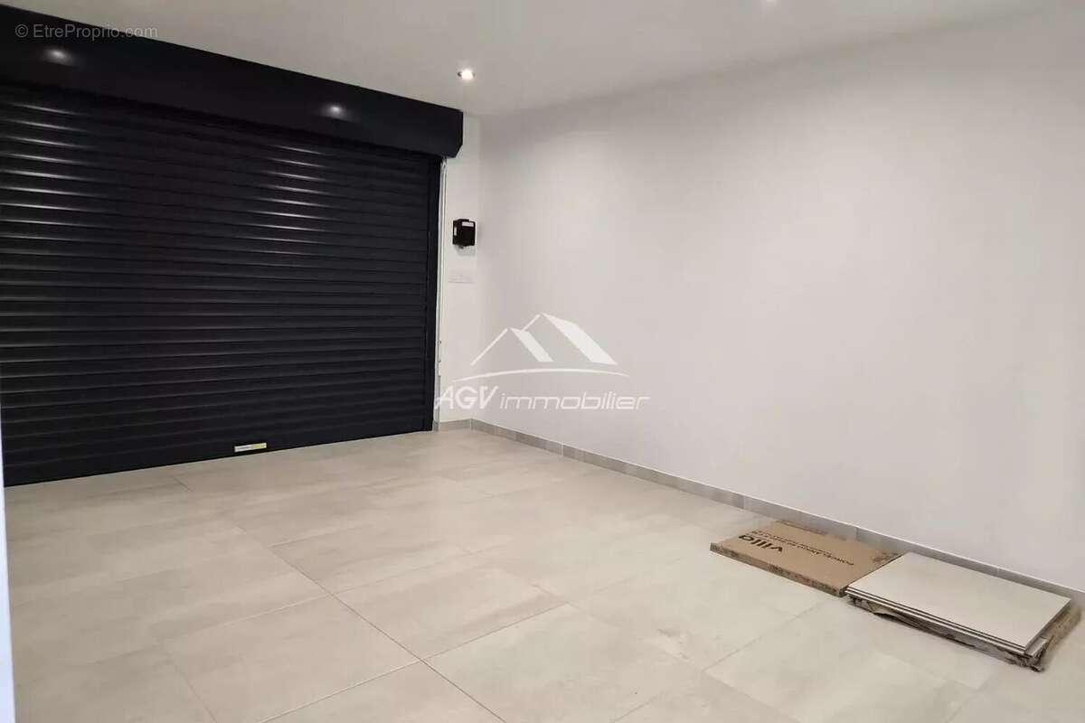 Maison à SAINT-JULIEN-LES-ROSIERS