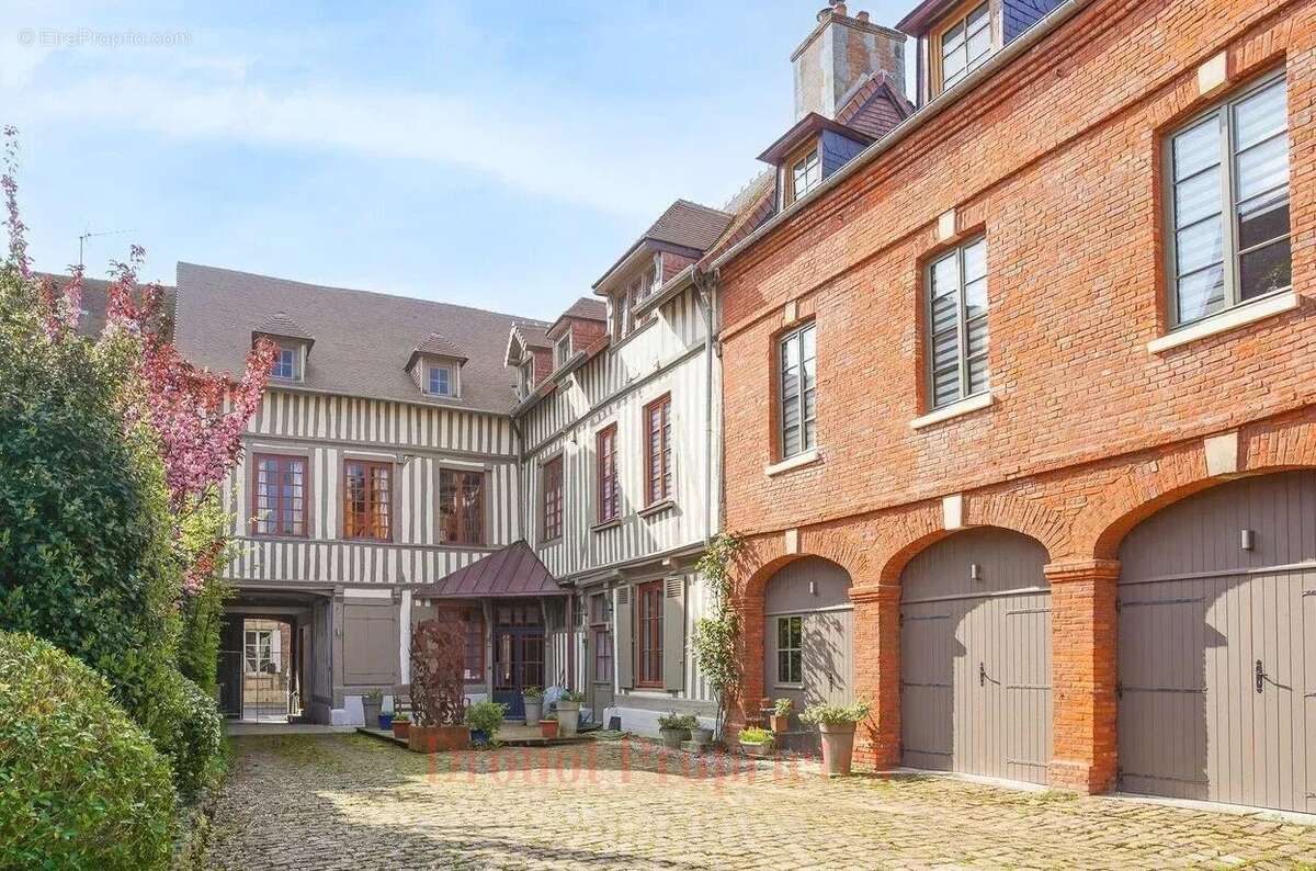 Maison à PONT-L'EVEQUE