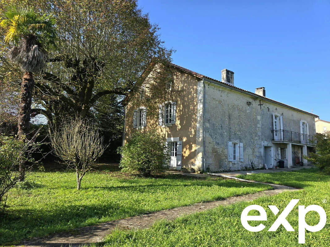 Maison à VILLETOUREIX