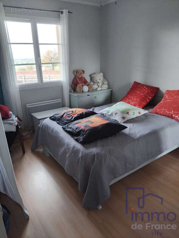 Maison à MONTROND-LES-BAINS