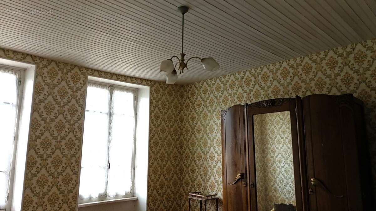 Maison à ECHASSIERES