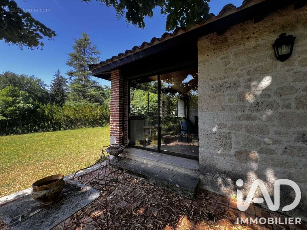Maison 182 m² à Foulayronnes  - photo 2