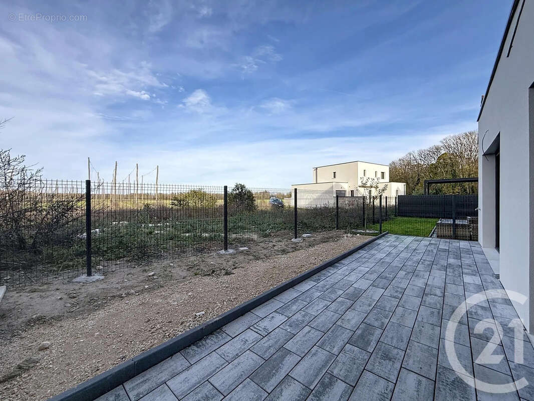 Maison à SAINT-JULIEN