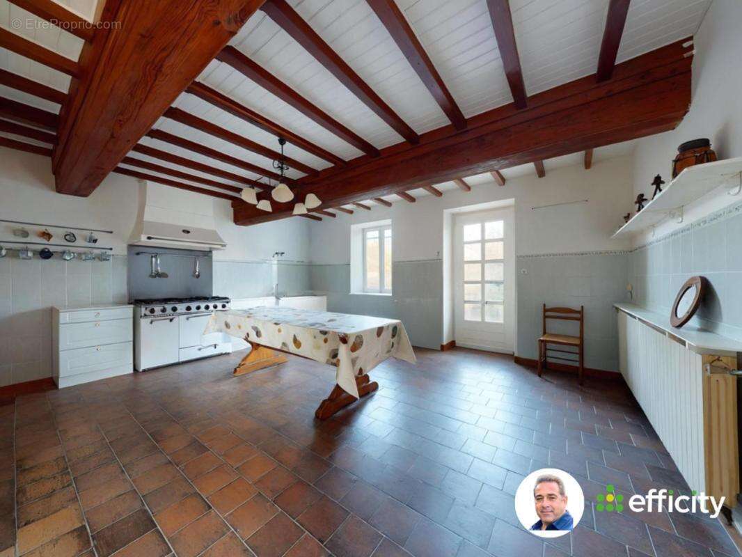 Maison 222 m² à Baneins  - photo 5