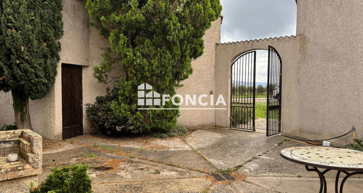 Maison à SAINT-JEAN-DE-MUZOLS