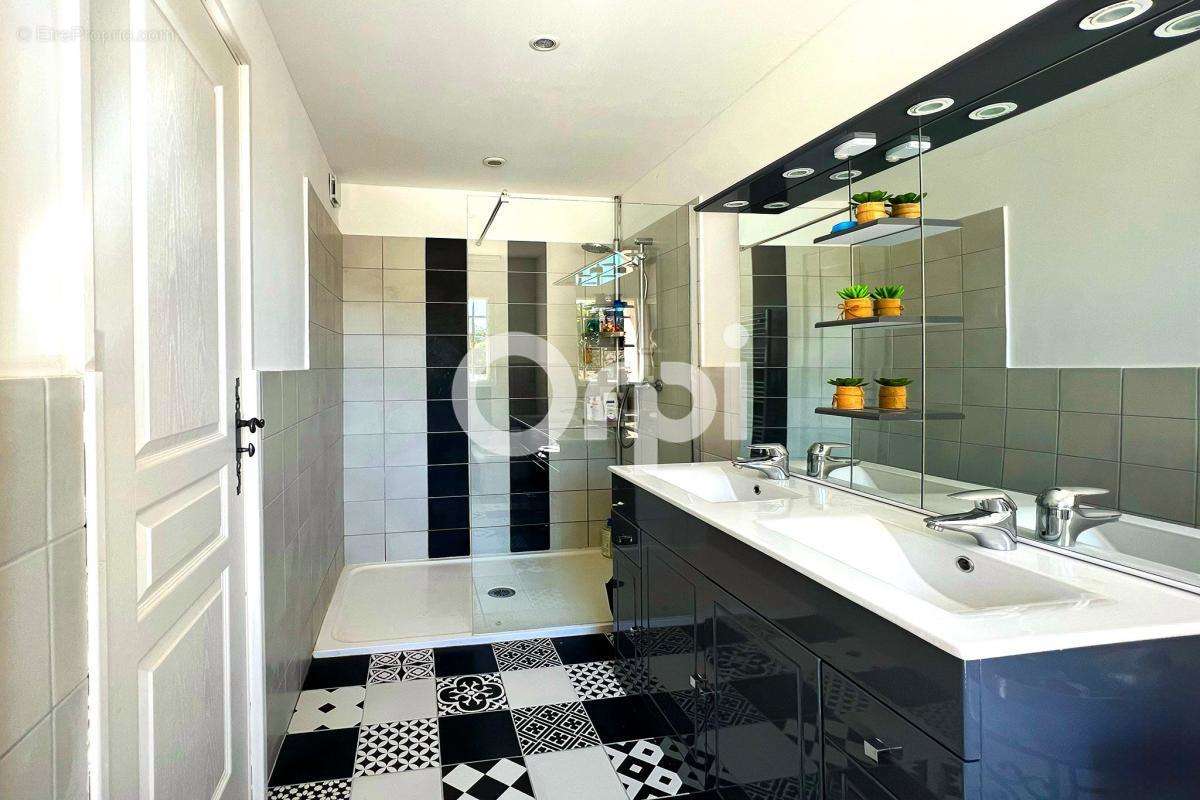 Maison à MANDELIEU-LA-NAPOULE