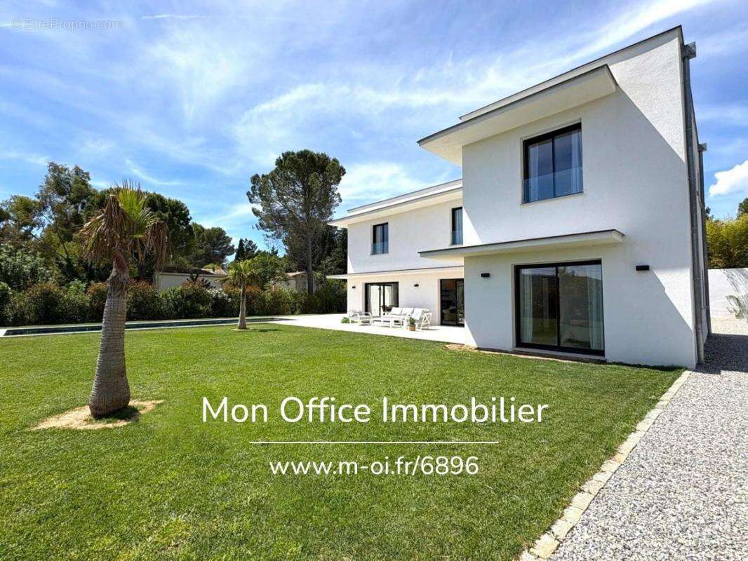Maison à VENTABREN