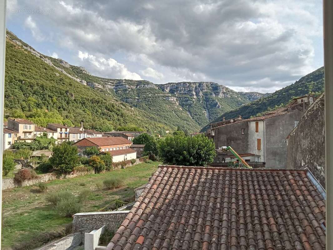 Maison de village avec terrasse et vue imprenable sur la montagne. - photo 2