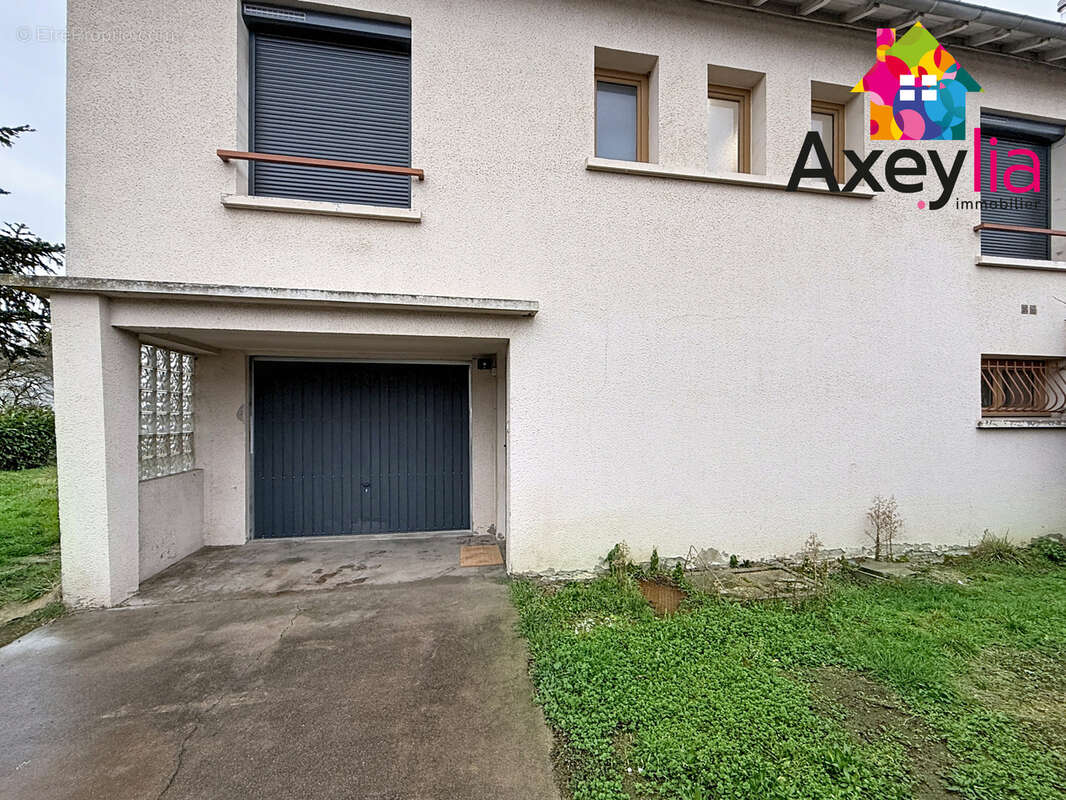 A vendre - mably - maison rénovée avec deux chambres, garage et terrain - photo 10